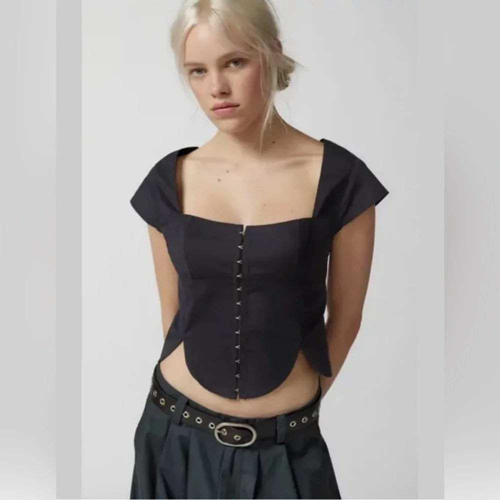 Silence + Noise Hook & Eye Blouse Urban Outfitters NWT XS Black Cropped Boho - Picture 3 of 7